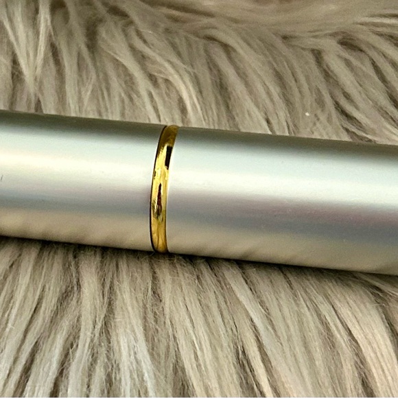 Mary Kay Retractable Silver Round Loose Powder Makeup Brush Compact - NWOB - Picture 2 of 2